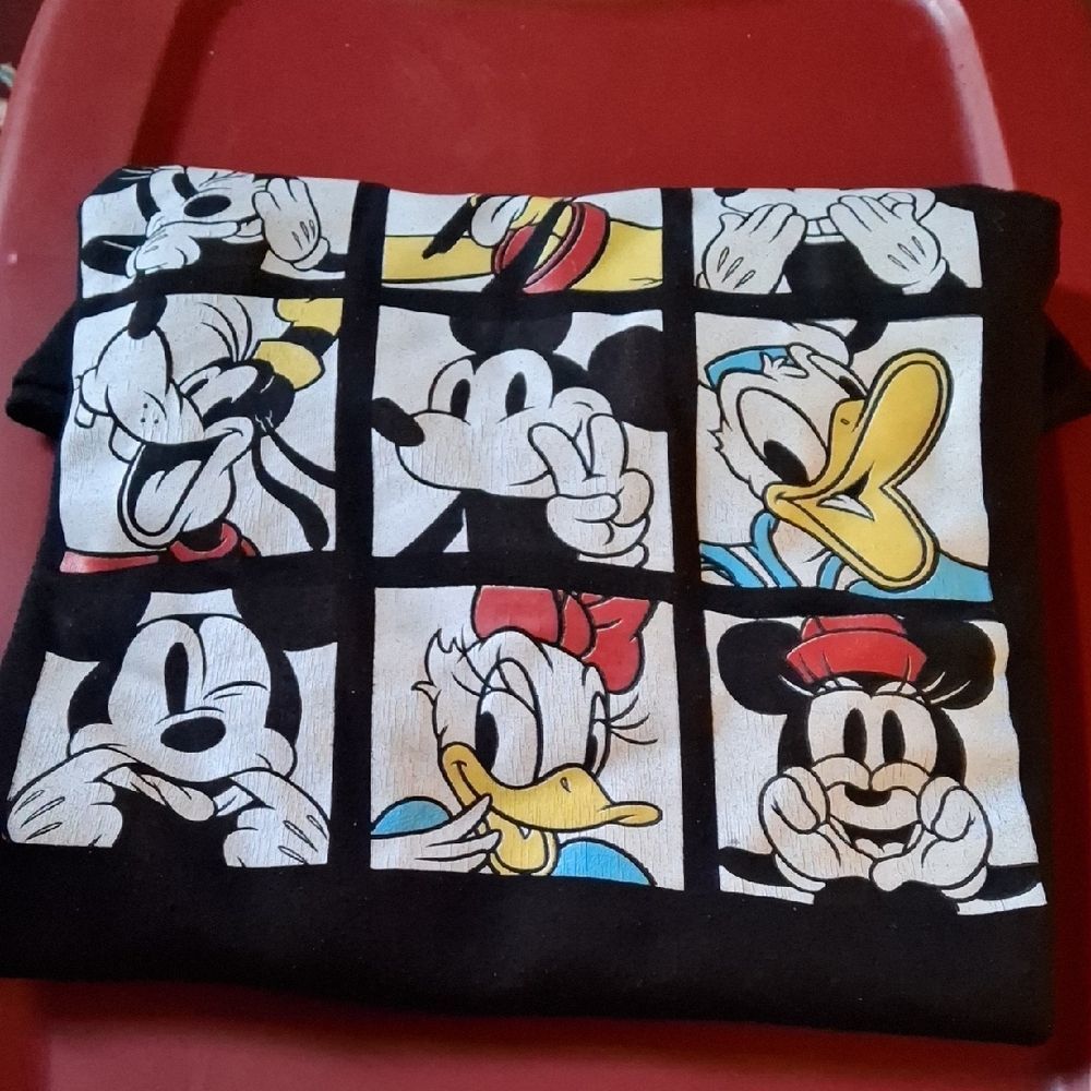 Disney Black Sweatshirt with Cartoon Characters (Rox135)
